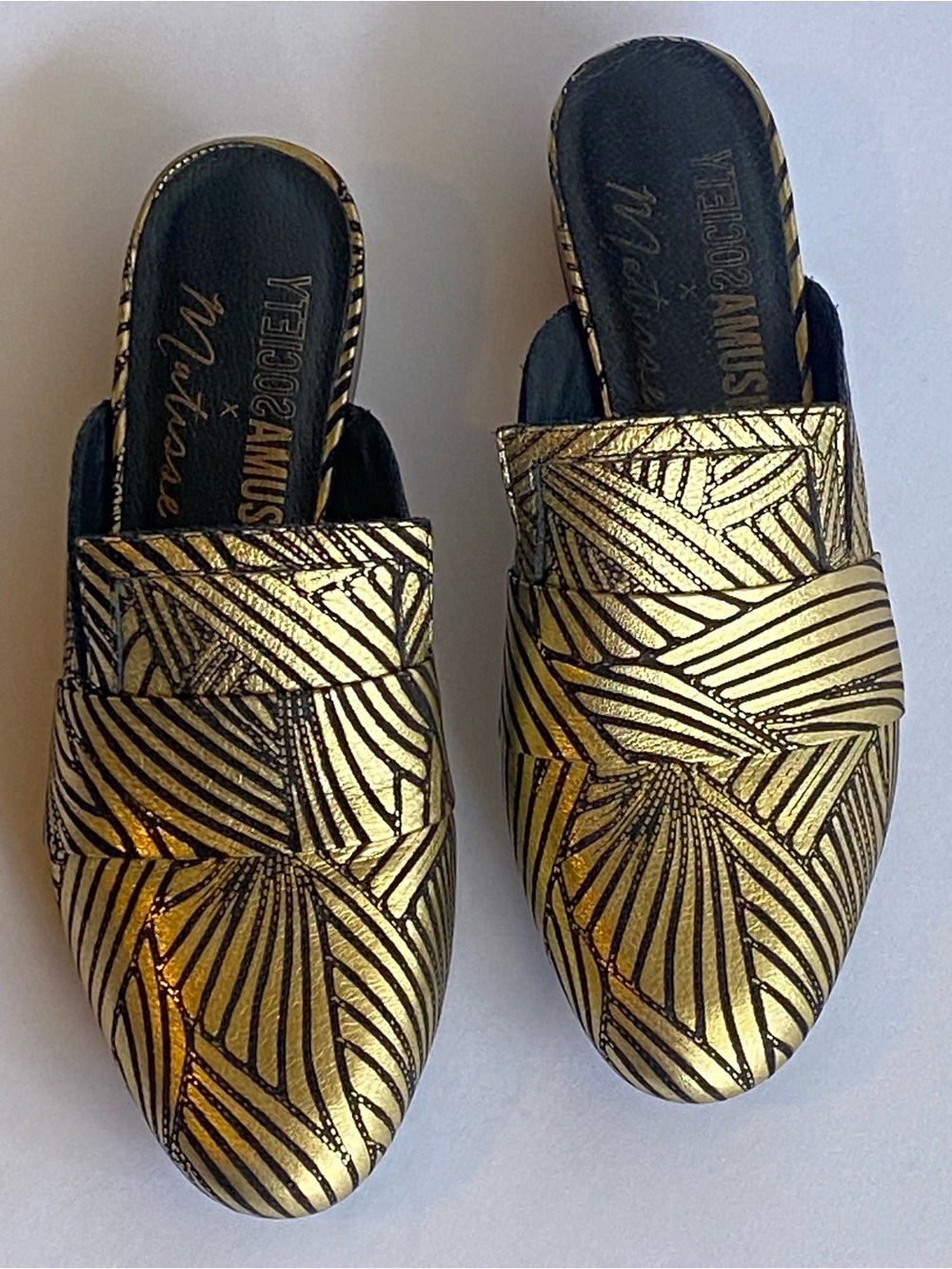 EUC Matisse x Amuse Society Gold Black Metallic Pointed Toe Mule Slides Size 7.5